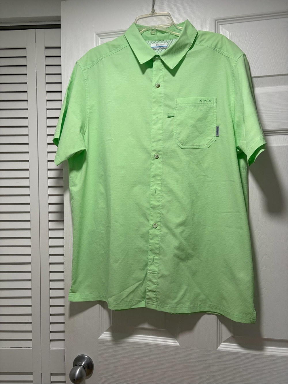 Columbia Light Green Short Sleeve Button-Down Shirt